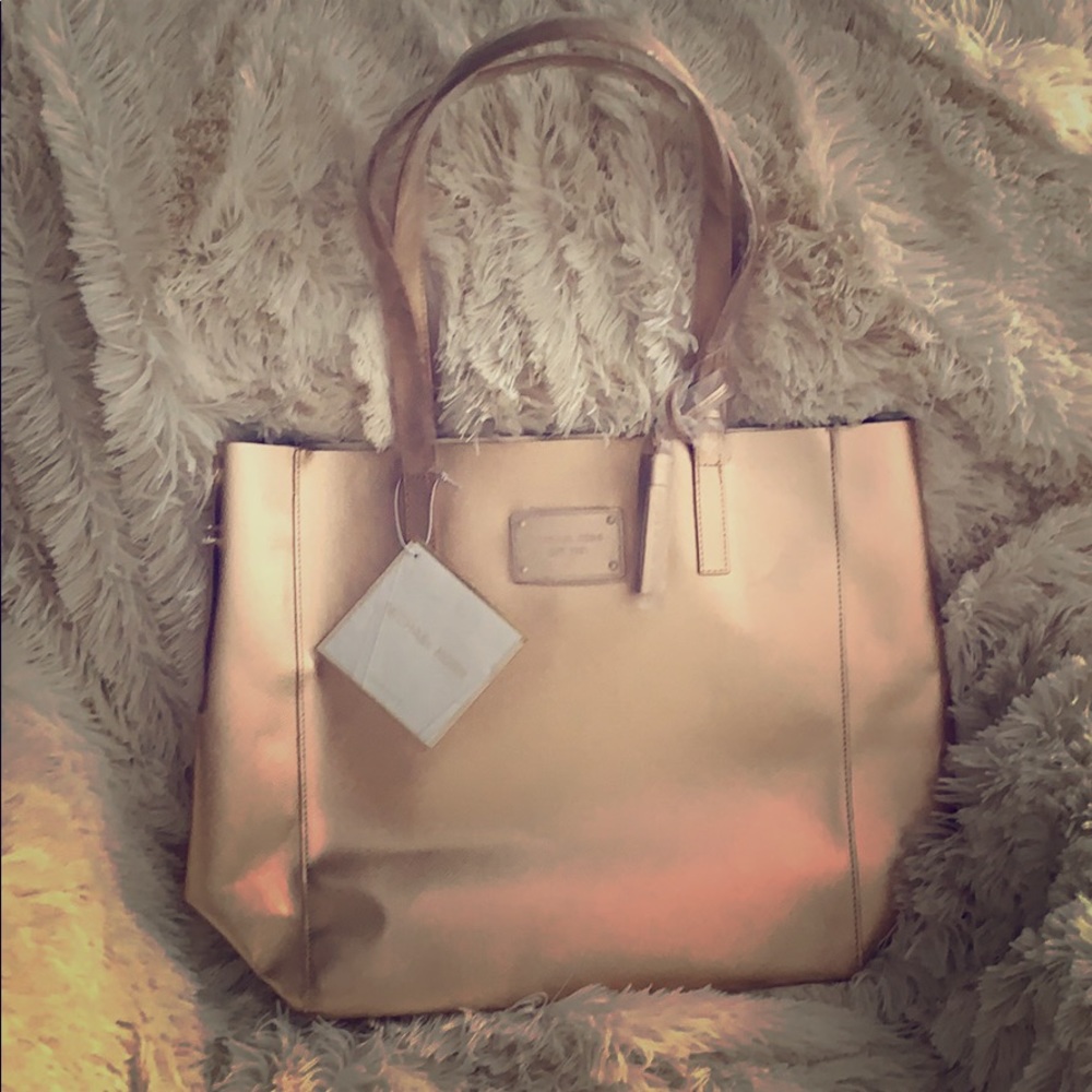 Medium sized Michael Kors tote.